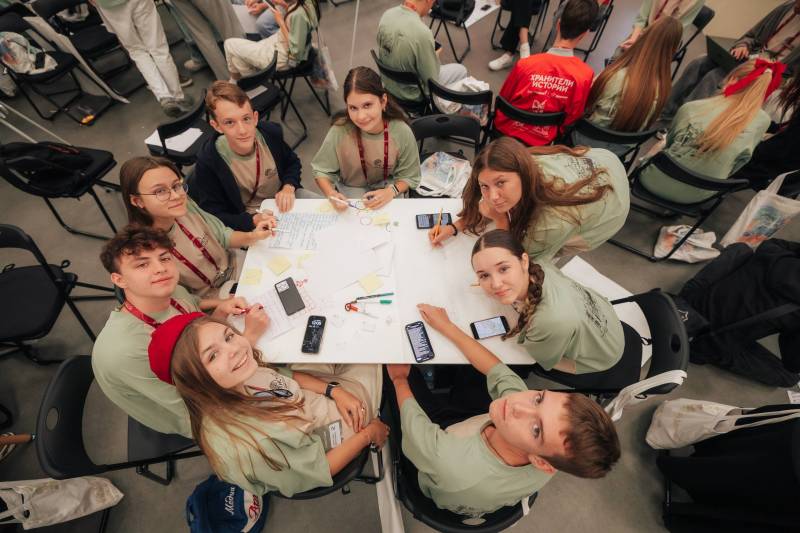 Подростки со всей России съехались в Севастополь Подростки со всей России съехались в Севастополь