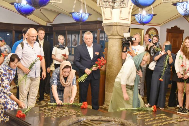 В Севастополе почтили память воинов, павших в Крымской войне 1853-1856 годов В Севастополе почтили память воинов, павших в Крымской войне 1853-1856 годов