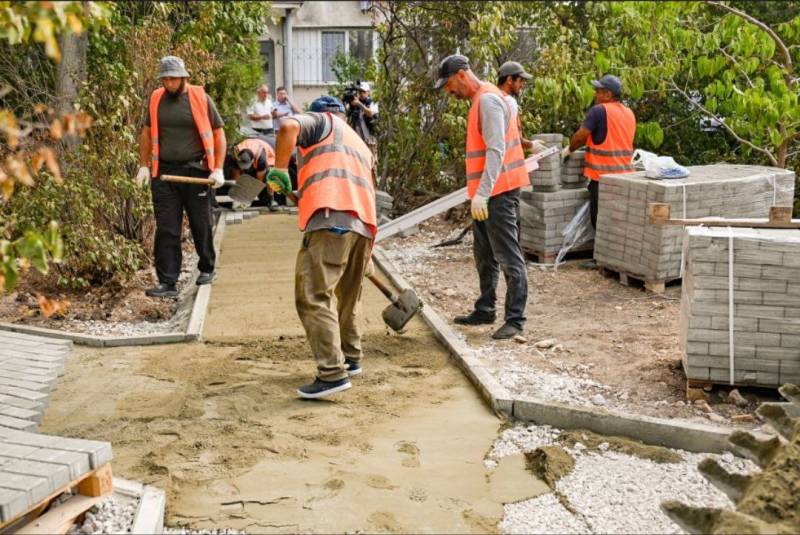 Ремонтируем пешеходную сеть между домом 134 на проспекте Генерала Острякова и домом 89 на улице Хрусталева
