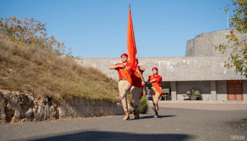 Город-герой Севастополь принял эстафету Всероссийской акции «Марш Знамени Победы» Город-герой Севастополь принял эстафету Всероссийской акции «Марш Знамени Победы»