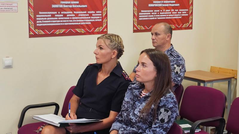 Росгвардейцы встретились с представителем общества «Знание» в Севастополе