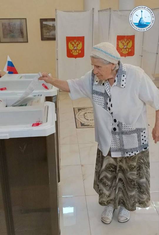 В Севастополе проходит третий день основного этапа голосования на выборах губернатора и депутатов Советов Гагаринского и Ленинского МО В Севастополе проходит третий день основного этапа голосования на выборах губернатора и депутатов Советов Гагаринского и Ленинского МО