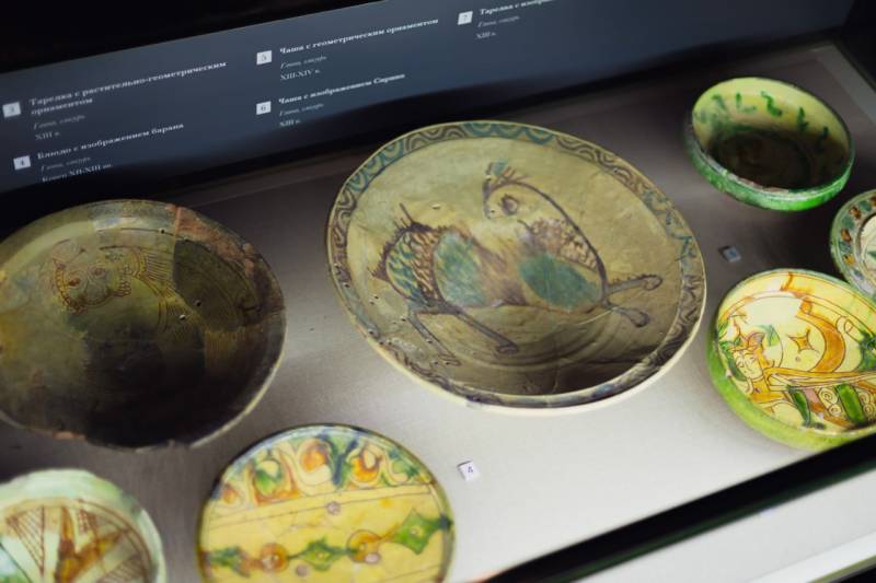 Участники форума «Истоки» даже в непогоду познакомились с «Херсонесом Таврическим»