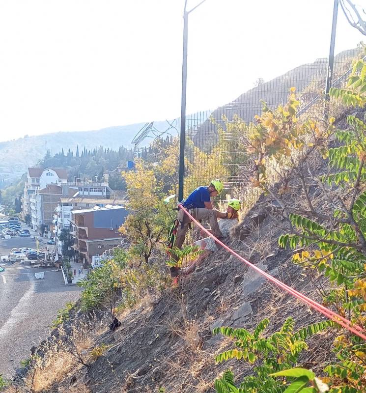 Спасатели "КРЫМ-СПАС" оказали помощь 2-м женщинам в ГО Ялта и Алушта Спасатели "КРЫМ-СПАС" оказали помощь 2-м женщинам в ГО Ялта и Алушта