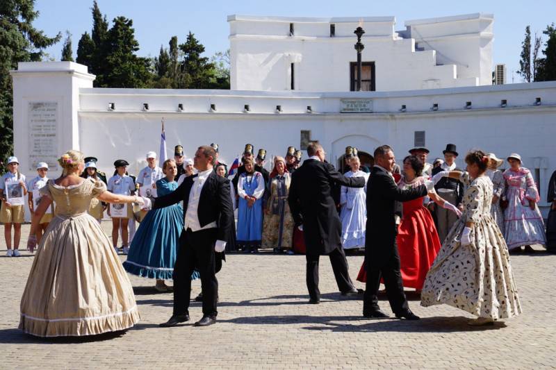 Торжественное открытие военно-исторического фестиваля «Русская Троя» состоялось на Малаховом кургане