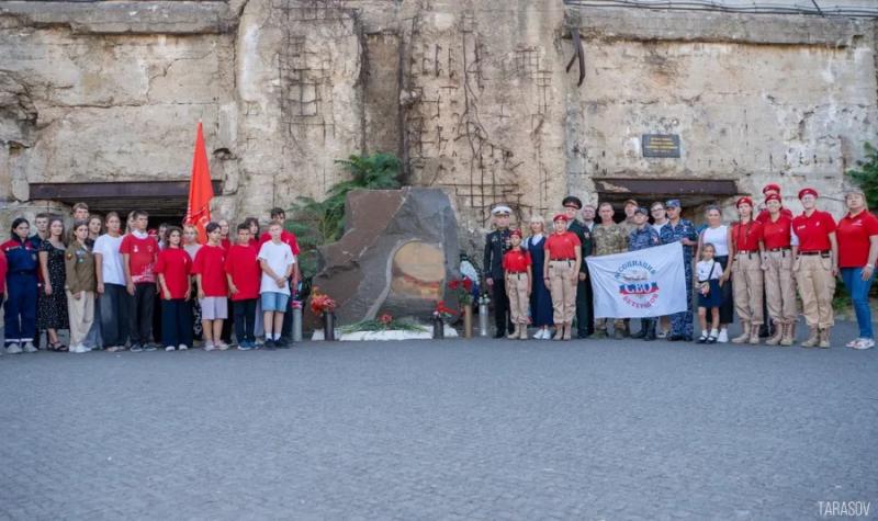 Город-герой Севастополь принял эстафету Всероссийской акции «Марш Знамени Победы» Город-герой Севастополь принял эстафету Всероссийской акции «Марш Знамени Победы»