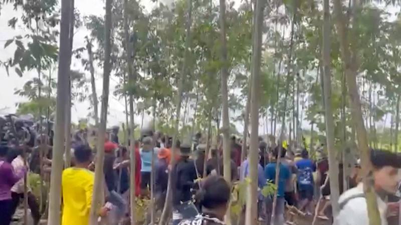 В спорной деревне на границе Таиланда и Камбоджи снова слышна стрельба