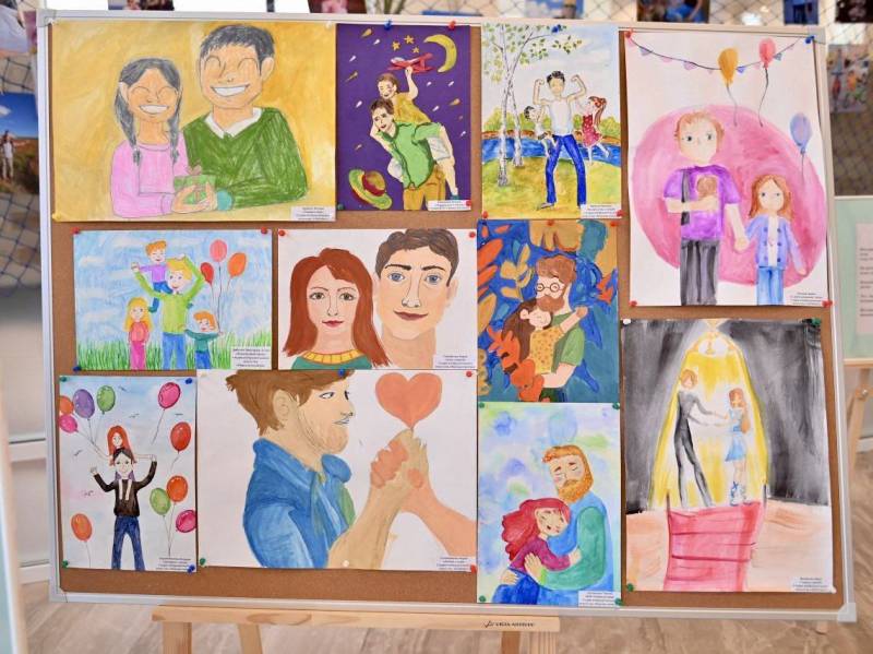 В Севастополе открылись выставки, посвящённые Дню отца