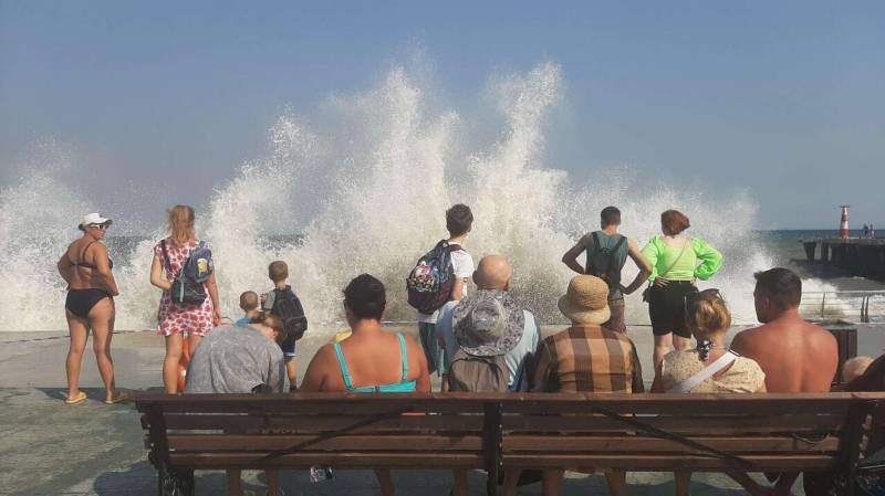 В сентябре в штормящем море утонули восемь человек