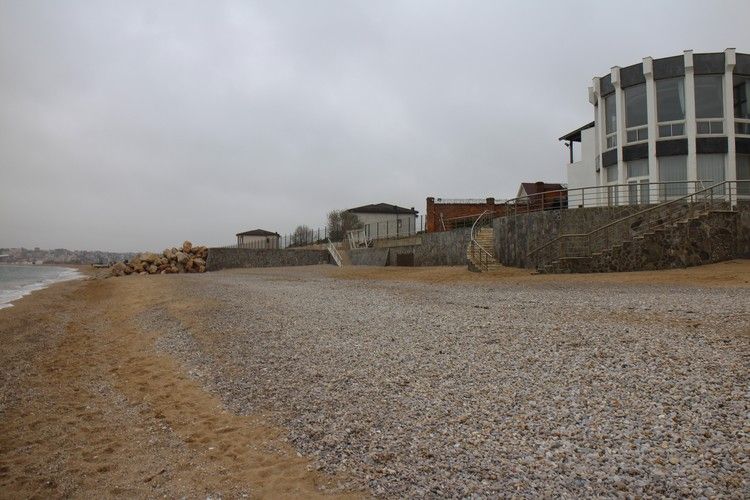 Земля теперь частная, а не в аренде: отец Алсу под Севастополем продает виллу за миллиард