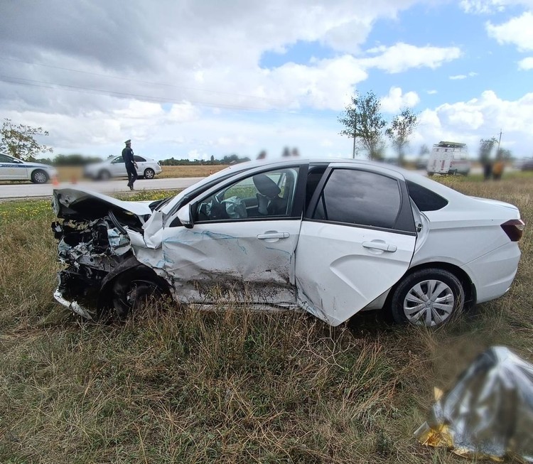 В Крыму столкнулись две легковушки: пострадали четыре человека В Крыму столкнулись две легковушки: пострадали четыре человека