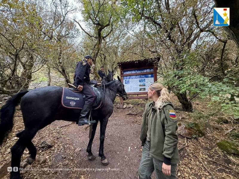 Охраняем леса. Лесники совместно с кавалерийским взводом полиции провели пешее патрулирование государственного природного заказника «Ласпи»