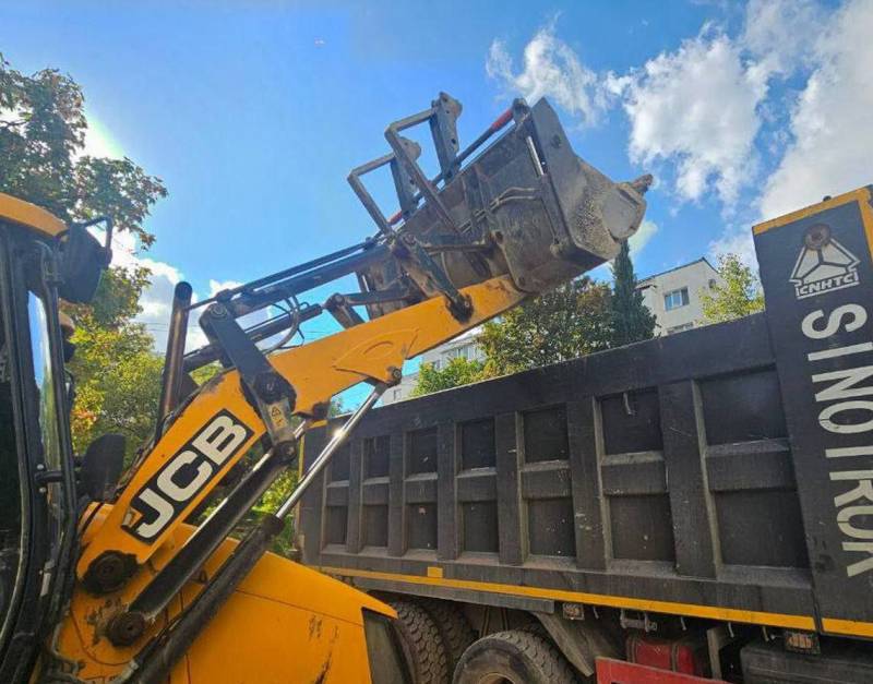 На улице Адмирала Фадеева начался ремонт внутриквартальной дороги