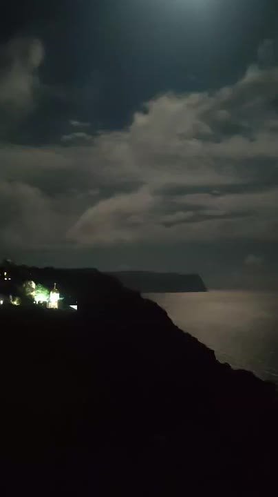 Необычно большую яркую Луну севастопольцы и жители других регионов могли наблюдать прошлой ночью и утром