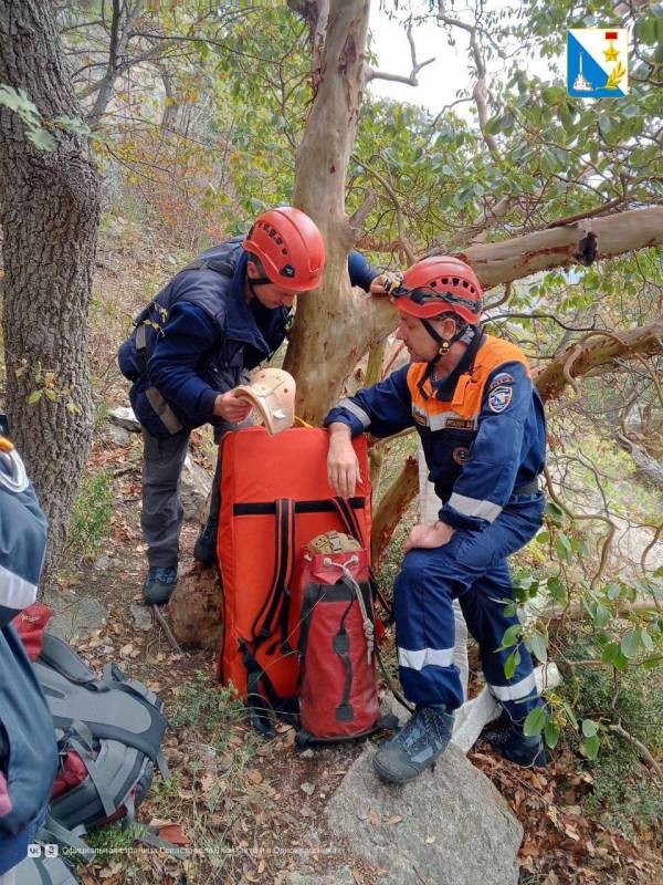 Заботимся о безопасности. Сотрудники Спасательной службы Севастополя обеспечили безопасность Чемпионата по альпинизму в скальном классе, который проходил на массивах Форосский Кант, Мшатка-Кая и Мердвен-Каясы Заботимся о безопасности. Сотрудники Спасательной службы Севастополя обеспечили безопасность Чемпионата по альпинизму в скальном классе, который проходил на массивах Форосский Кант, Мшатка-Кая и Мердвен-Каясы