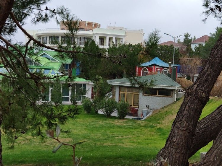 Земля теперь частная, а не в аренде: отец Алсу под Севастополем продает виллу за миллиард