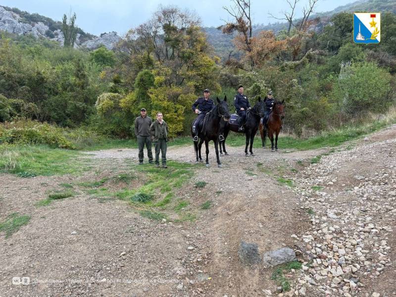 Охраняем леса. Лесники совместно с кавалерийским взводом полиции провели пешее патрулирование государственного природного заказника «Ласпи»