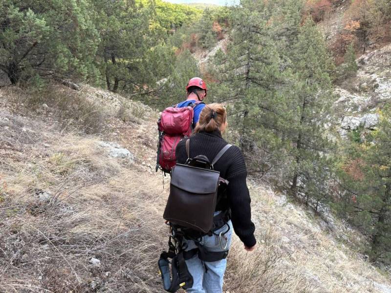 В каньоне под Севастополем спасли группу туристов с детьми