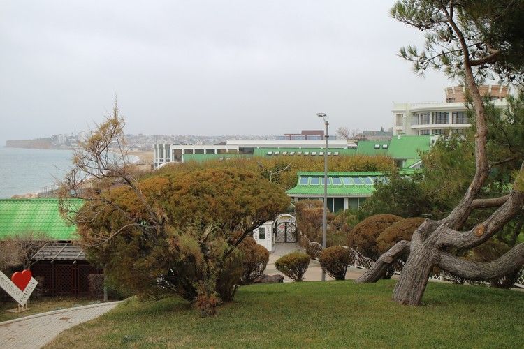 Земля теперь частная, а не в аренде: отец Алсу под Севастополем продает виллу за миллиард