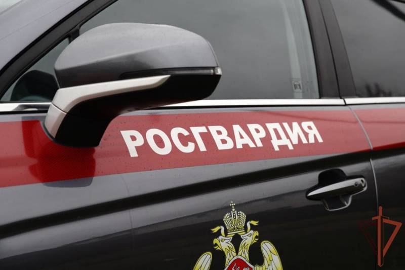 Потерявшейся пенсионерке помогли вернуться домой росгвардейцы в Севастополе