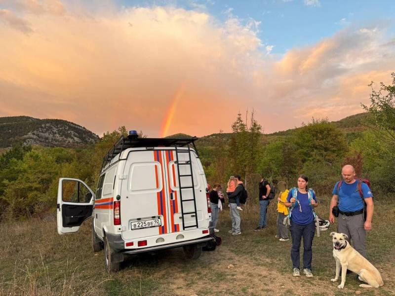 В каньоне под Севастополем спасли группу туристов с детьми