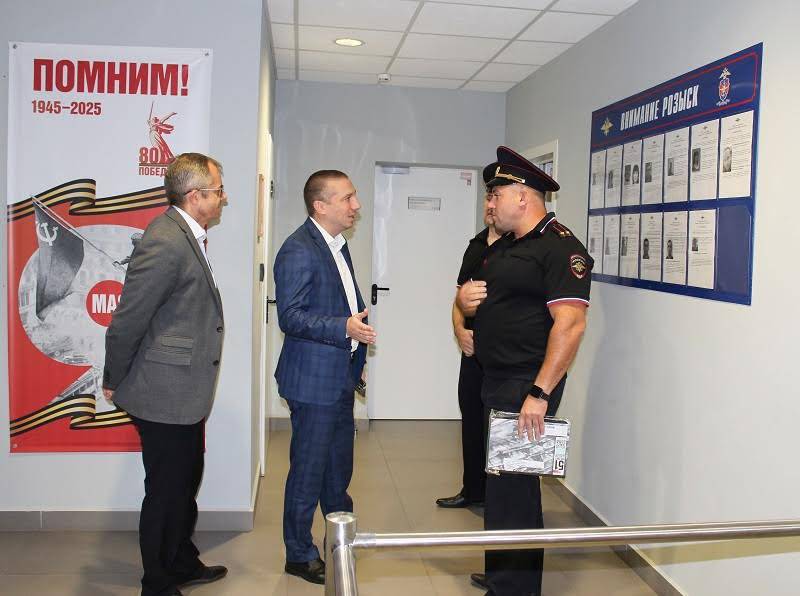 Общественники Крыма проверили работу линейного отдела полиции в аэропорту Симферополь Общественники Крыма проверили работу линейного отдела полиции в аэропорту Симферополь