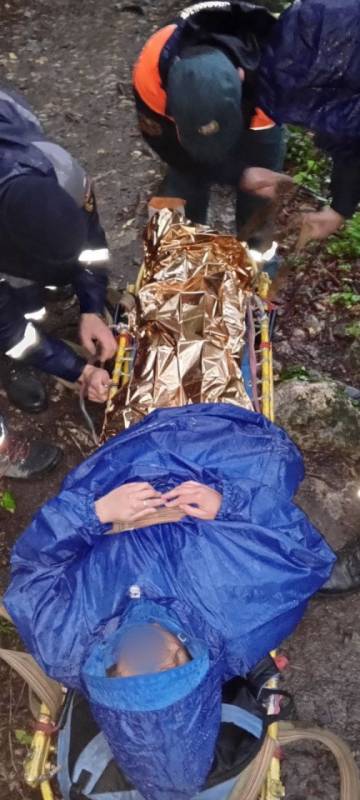 Крымские спасатели оказали помощь туристке на Мангуп-Кале