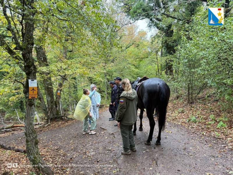 Охраняем леса. Лесники совместно с кавалерийским взводом полиции провели пешее патрулирование государственного природного заказника «Ласпи»