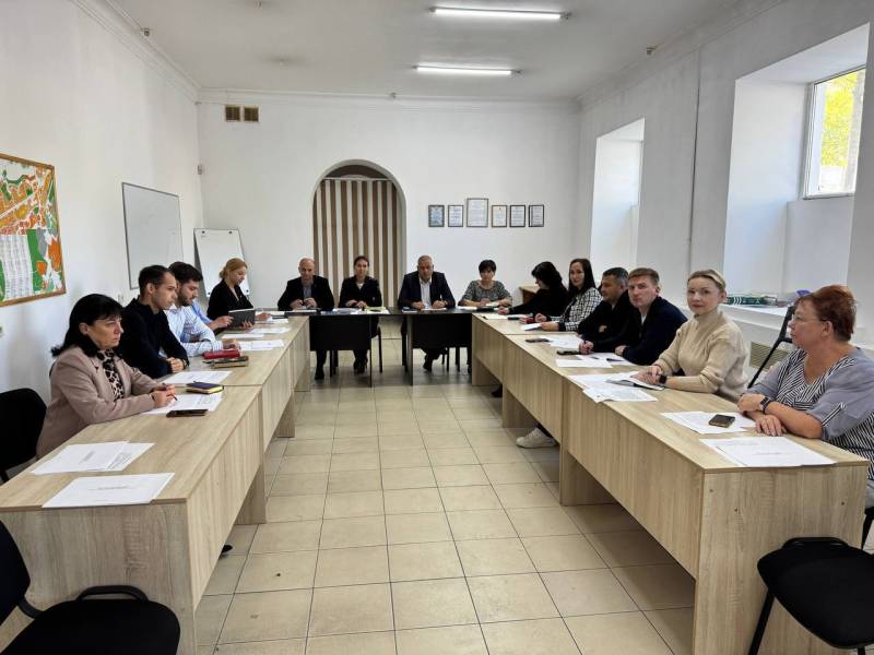 В Севастополе сотрудник полицейского наркоконтроля приняла участие в круглом столе на тему противодействия распространения запрещенных веществ