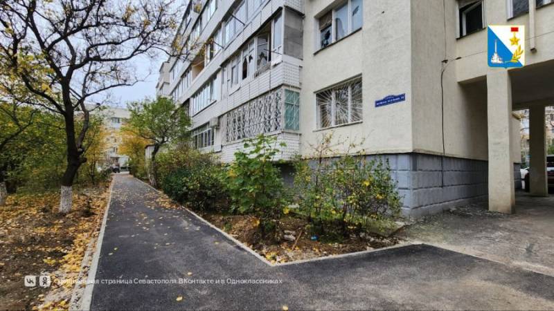 На улице Маршала Геловани завершили благоустройство пешеходной зоны