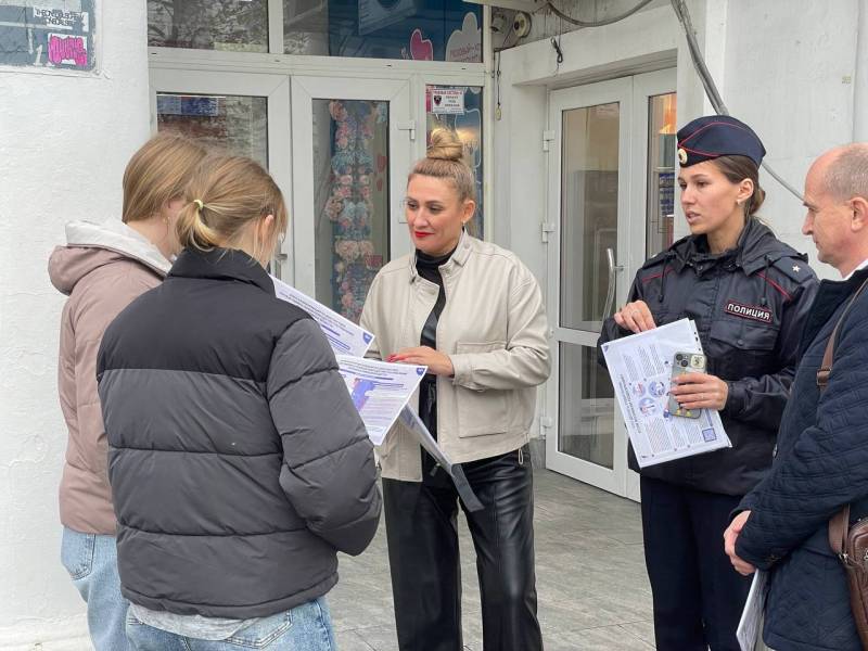 В Севастополе сотрудники полицейского наркоконтроля провели рейд по противодействию рекламе наркотиков В Севастополе сотрудники полицейского наркоконтроля провели рейд по противодействию рекламе наркотиков