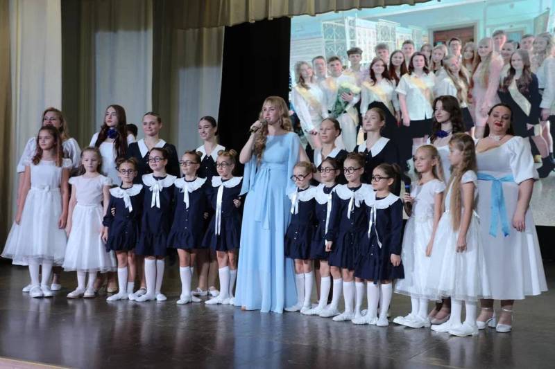 Во Дворце детского и юношеского творчества состоялся смотр творческих работ участников XIV регионального конкурса сотворчества «Я и мой учитель»