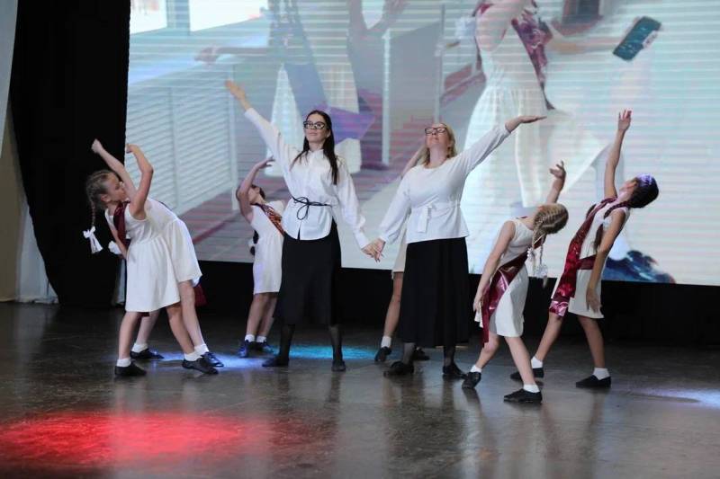 Во Дворце детского и юношеского творчества состоялся смотр творческих работ участников XIV регионального конкурса сотворчества «Я и мой учитель»