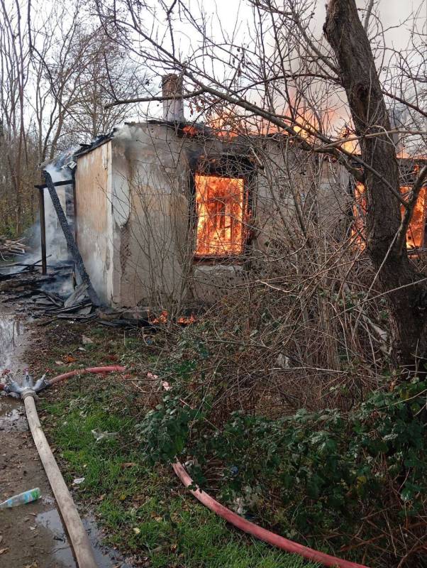 Крымские огнеборцы ликвидировали возгорание жилого дома в Джанкойском районе