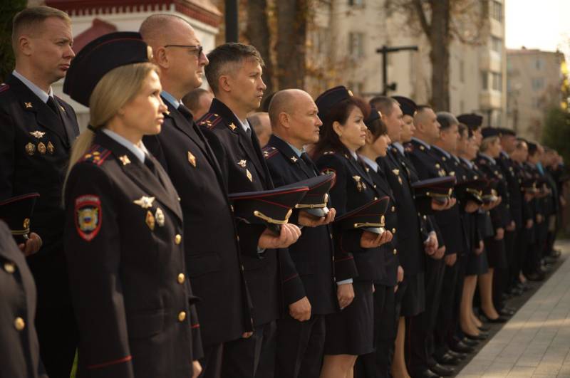 Память, высеченная в граните: почтили память сотрудников органов внутренних дел, погибших при исполнении служебных обязанностей Память, высеченная в граните: почтили память сотрудников органов внутренних дел, погибших при исполнении служебных обязанностей