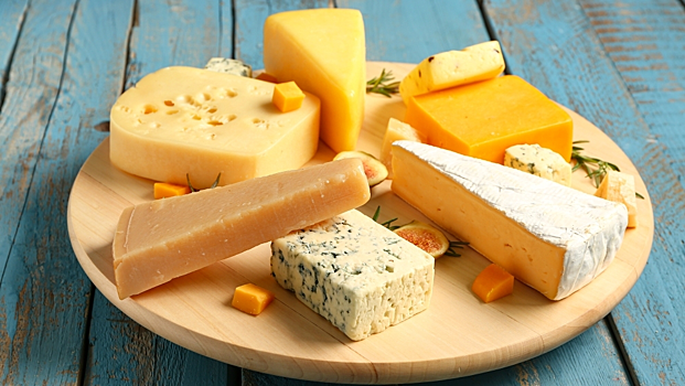 Любовь к сыру неожиданно связали с риском деменции