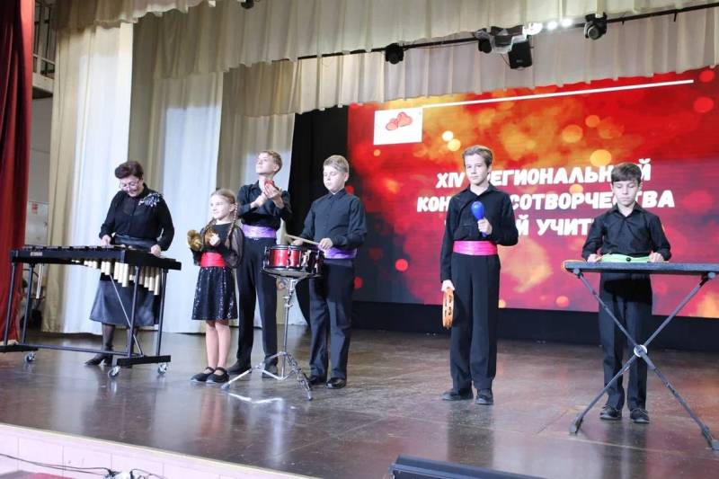 Во Дворце детского и юношеского творчества состоялся смотр творческих работ участников XIV регионального конкурса сотворчества «Я и мой учитель»