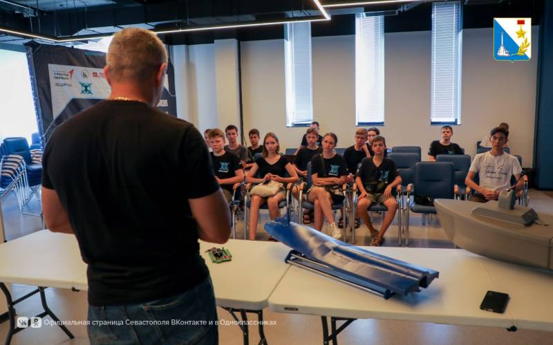 Севастопольских школьников и студентов приглашают погрузиться в мир беспилотных технологий