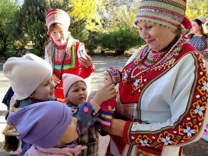 Детский сад №88 Севастополя знакомит воспитанников с культурами народов России