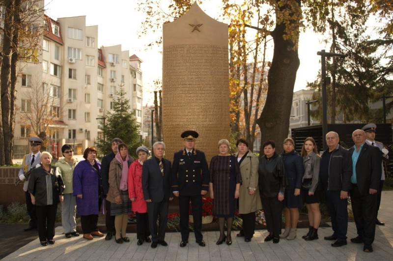 Память, высеченная в граните: почтили память сотрудников органов внутренних дел, погибших при исполнении служебных обязанностей Память, высеченная в граните: почтили память сотрудников органов внутренних дел, погибших при исполнении служебных обязанностей