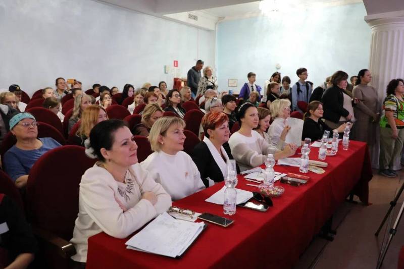 Во Дворце детского и юношеского творчества состоялся смотр творческих работ участников XIV регионального конкурса сотворчества «Я и мой учитель»