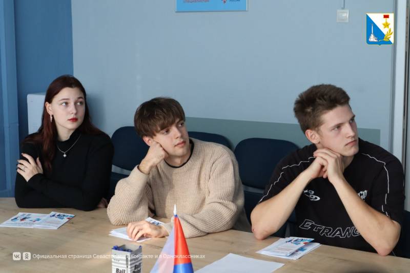 Более 30 севастопольцев посетили День открытых дверей в кадровом центре Более 30 севастопольцев посетили День открытых дверей в кадровом центре