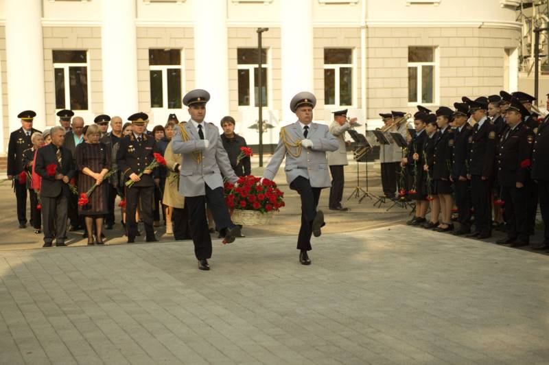 Память, высеченная в граните: почтили память сотрудников органов внутренних дел, погибших при исполнении служебных обязанностей Память, высеченная в граните: почтили память сотрудников органов внутренних дел, погибших при исполнении служебных обязанностей
