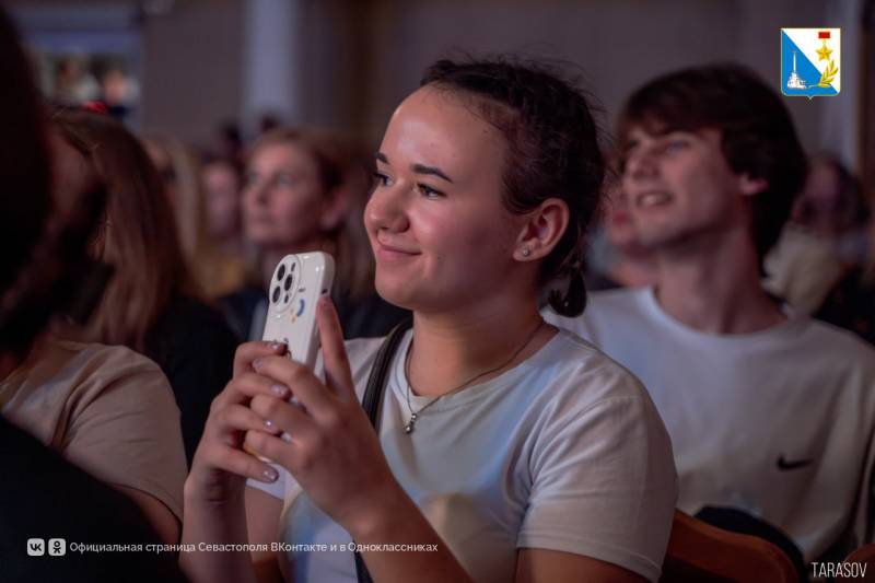 На сцене севастопольского центра культуры и искусств прошёл финал официальной лиги КВН