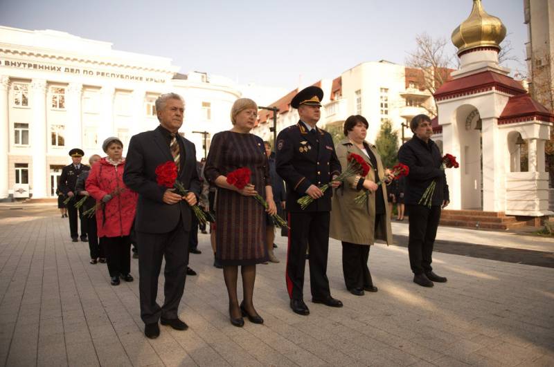 Память, высеченная в граните: почтили память сотрудников органов внутренних дел, погибших при исполнении служебных обязанностей Память, высеченная в граните: почтили память сотрудников органов внутренних дел, погибших при исполнении служебных обязанностей