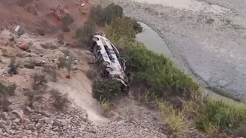 Автобус упал в овраг в Перу: 37 погибших