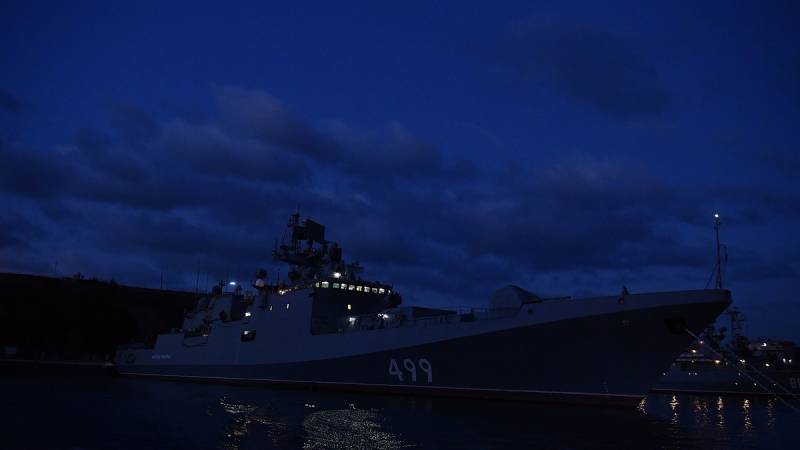 Флот проводит тренировки со стрельбой в Севастополе