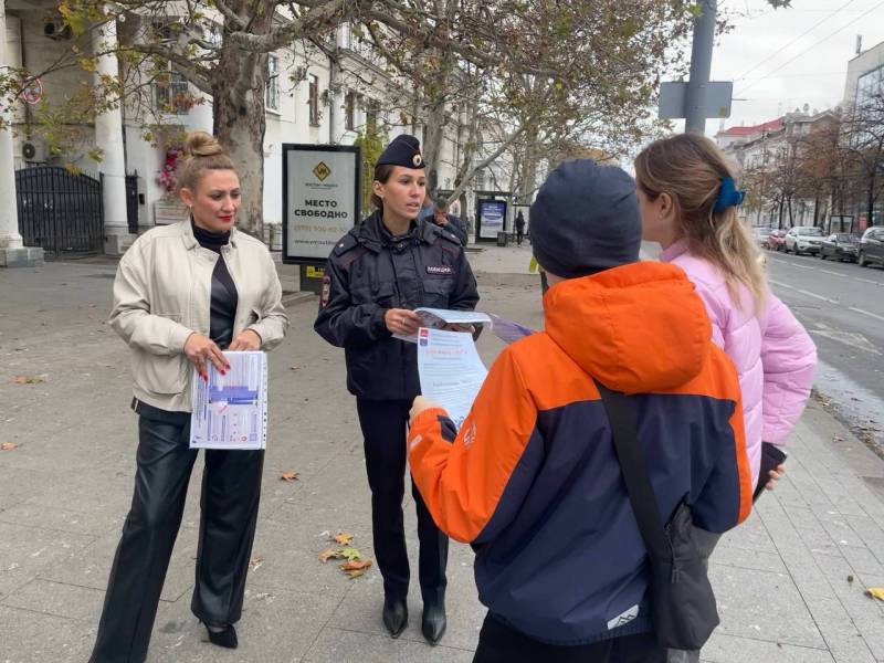 В Севастополе сотрудники полицейского наркоконтроля провели рейд по противодействию рекламе наркотиков В Севастополе сотрудники полицейского наркоконтроля провели рейд по противодействию рекламе наркотиков