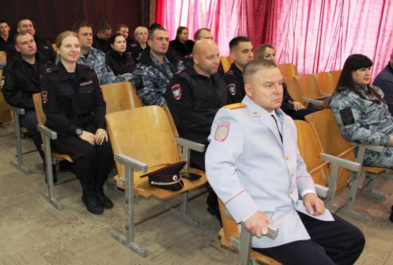 Торжественные мероприятия в честь Дня сотрудника органов внутренних дел Российской Федерации прошли во всех линейных подразделениях Управления на транспорте МВД России по Южному федеральному округу