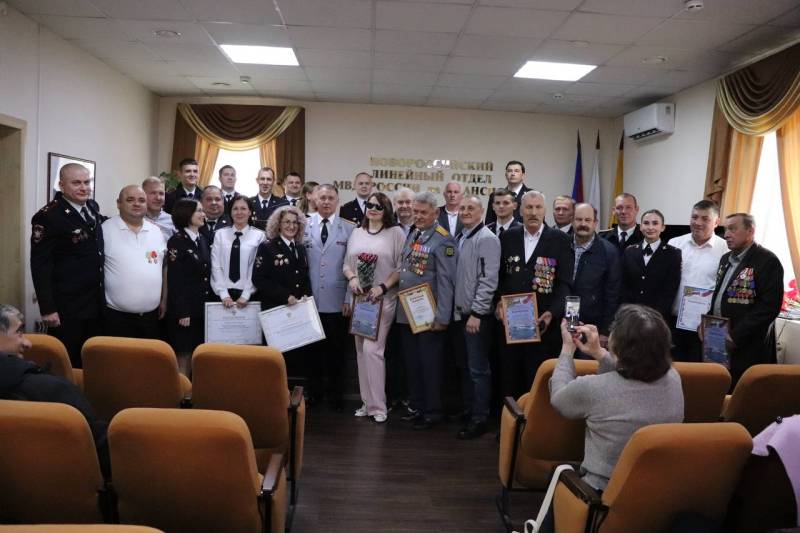 Торжественные мероприятия в честь Дня сотрудника органов внутренних дел Российской Федерации прошли во всех линейных подразделениях Управления на транспорте МВД России по Южному федеральному округу